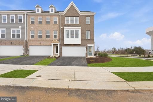 2519 KARLSTAD PLACE
