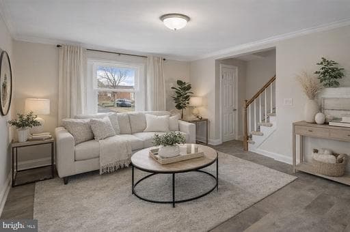 236 ENDSLEIGH AVENUE - Photo 1