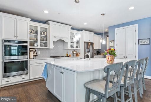 504 LADYWELL STREET - Photo 1