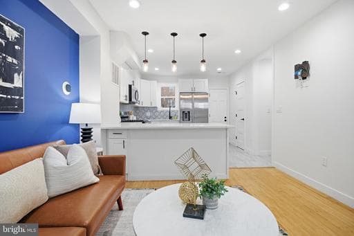 1621 LYMAN PLACE - Photo 1