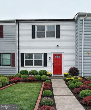 411 CLOVER COURT - Photo 1