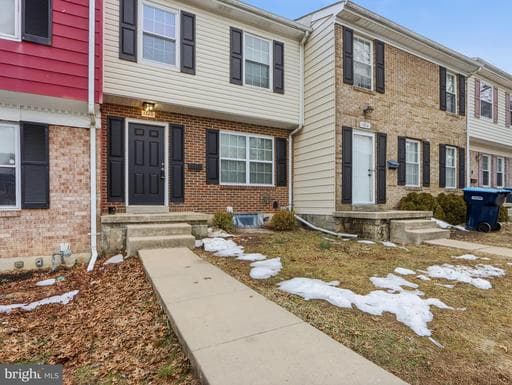 1320 HARFORD SQUARE DRIVE - Photo 1