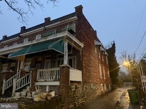 2 BENKERT AVENUE - Photo 1