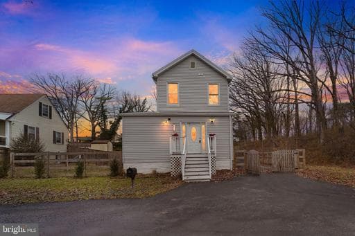 418 1st Ave, Halethorpe, MD 21227-3007, United States - Photo 1