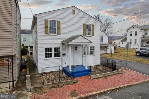 409 SPRINGDALE STREET - Photo 1