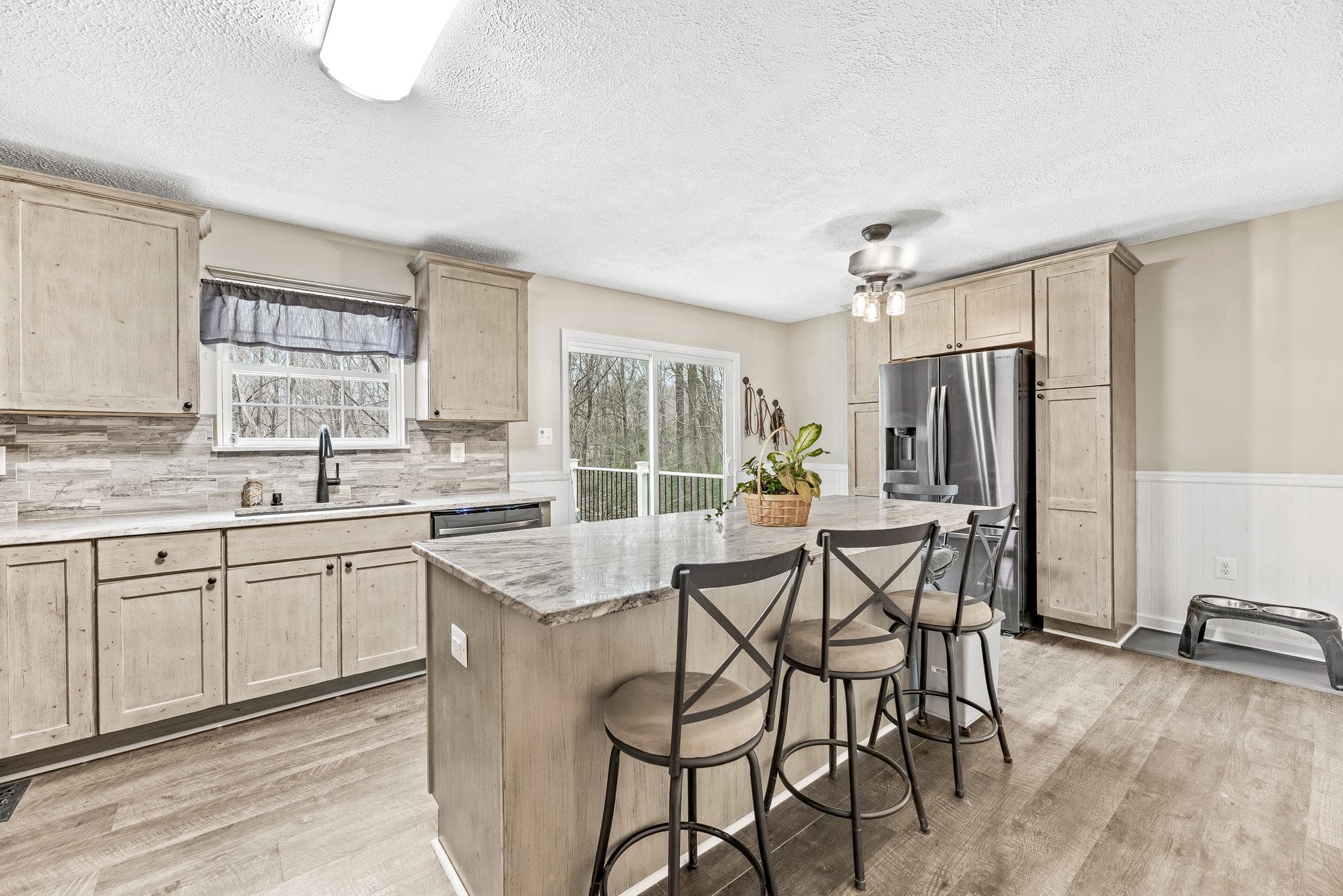 3035 MANDELA COURT - Photo 1