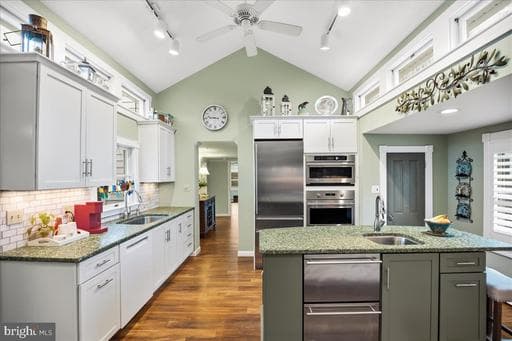 14382 SEDWICK AVENUE - Photo 1