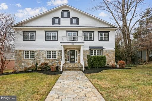 4902 DERUSSEY PARKWAY - Photo 1