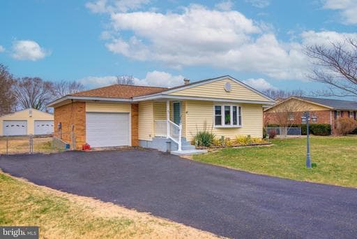 62 DARL CIRCLE - Photo 1