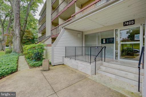 7400 LAKEVIEW DRIVE 405