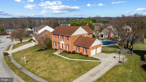 1611 LYNNDALE COURT - Photo 1