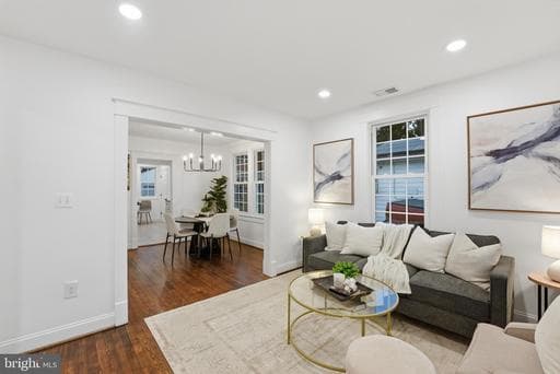 1126 JANSEN AVENUE - Photo 1