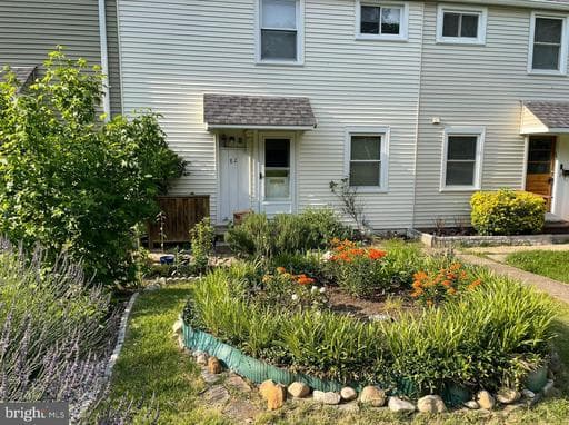 8 SOUTHWAY - Photo 1