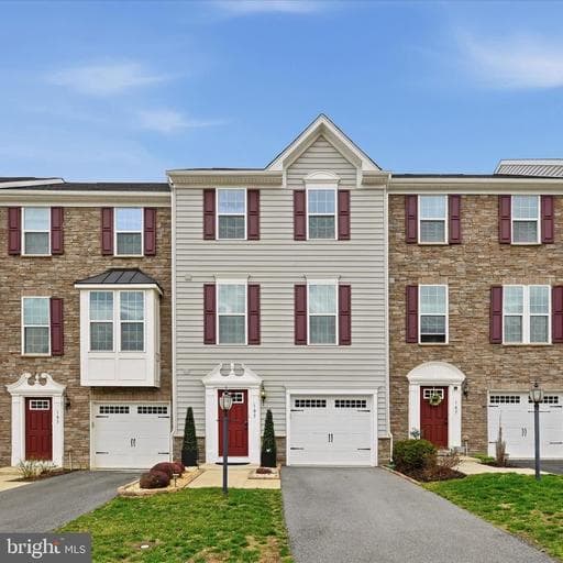 105 Trout Lily Dr, Lake Frederick, VA 22630-1906, United States - Photo 1