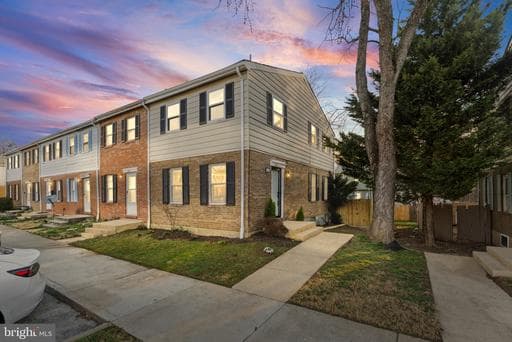 8221 STEWARTON COURT - Photo 1