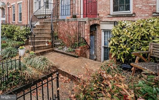 1953 CALVERT STREET 1953.5 - Photo 1
