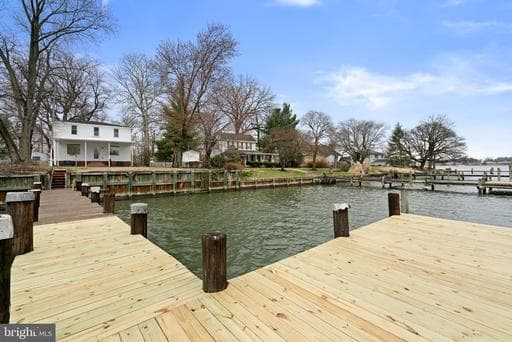10 KINGSTON PARK - Photo 1