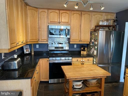 2217 WESTVIEW DRIVE - Photo 1
