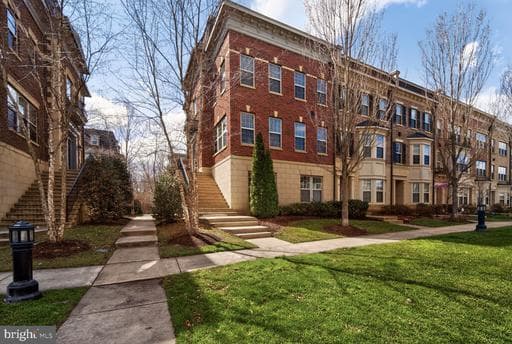 712 SENTRY SQUARE - Photo 1