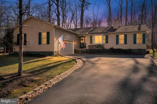 821 EASTOVER PARKWAY - Photo 1