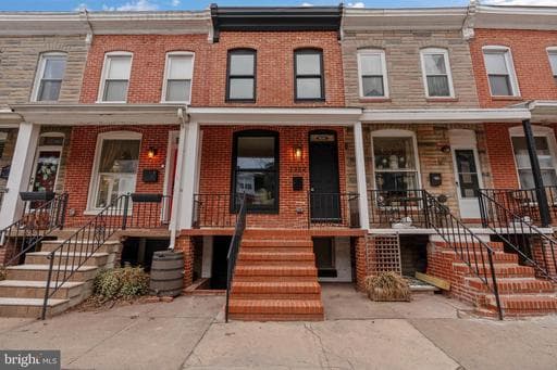 1352 ANDRE STREET - Photo 1