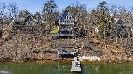 1239 LAKEVIEW DR - Photo 1