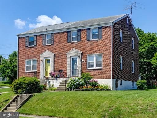 102 LYNDALE AVENUE - Photo 1