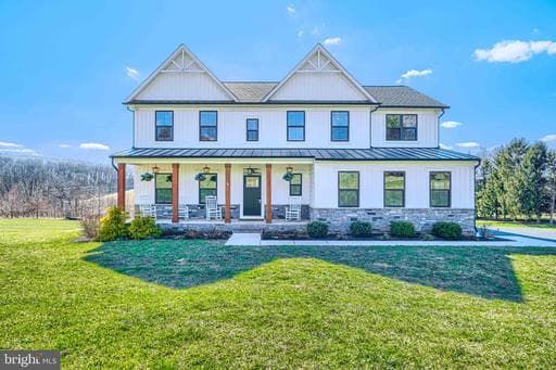2553 HANOVER PIKE - Photo 1