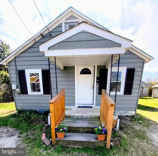 406 LINCOLN STREET - Photo 1