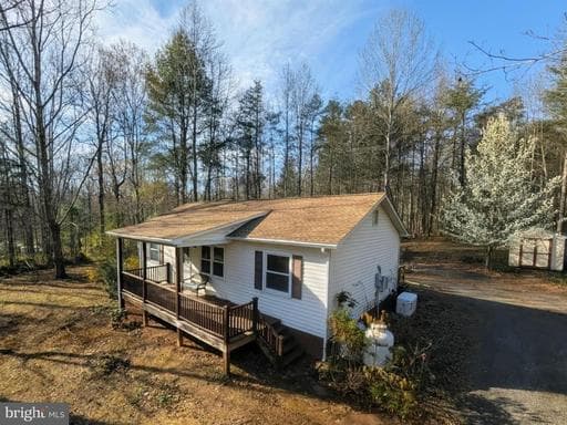 271 RAMBLING ROAD - Photo 1