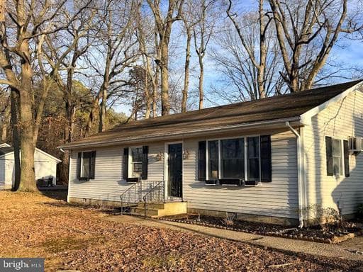 602 HAZELWOOD DRIVE - Photo 1
