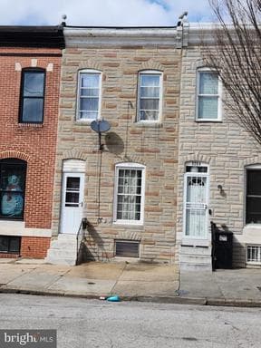3202 E FAIRMOUNT AVENUE - Photo 1