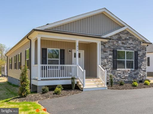 816 MINERAL AVENUE - Photo 1