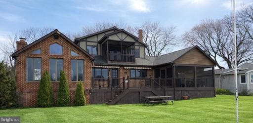 1122 BEECH DRIVE