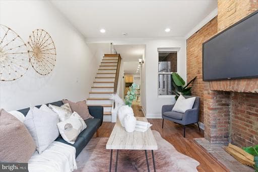 3104 DILLON STREET - Photo 1