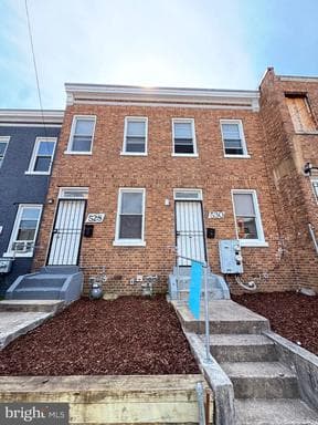 528 HOBART PLACE - Photo 1