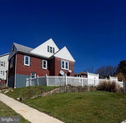 212 E MAIN STREET - Photo 1