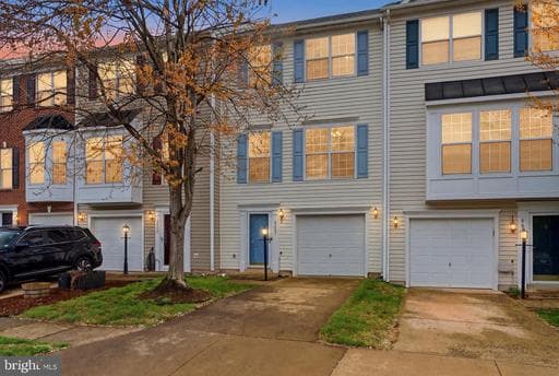 8607 ELLESMERE WAY - Photo 1