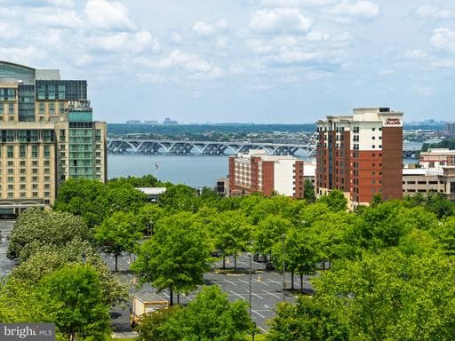 510 Overlook Park Dr, Oxon Hill, MD 20745-1174, United States - Photo 1