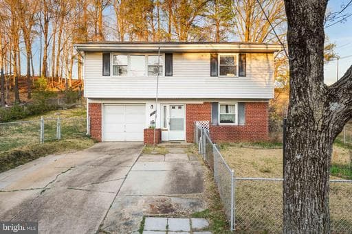 6911 FURMAN PARKWAY - Photo 1