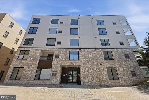 919 12TH STREET 303 - Photo 1