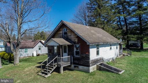 422 MAPLE AVENUE - Photo 1