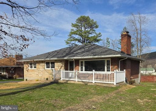 11 LINDA WAY - Photo 1