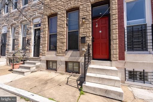 443 N MILTON AVENUE - Photo 1
