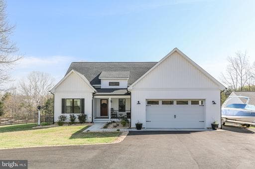 244 Seclusion Shores Dr, Mineral, VA 23117-4890, United States - Photo 1