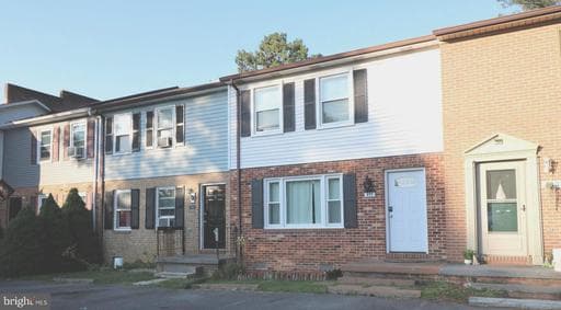 611 CARROLL DRIVE - Photo 1