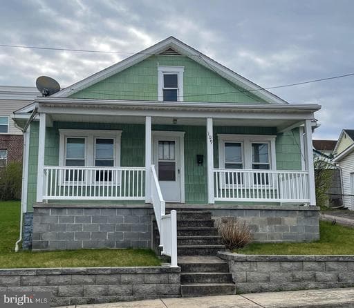109 REYNOLDS - Photo 1