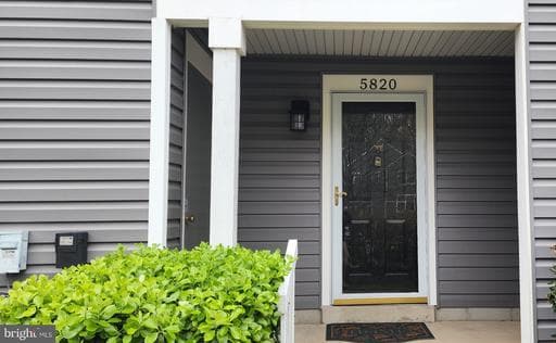 5820 Orchard Hill Ct, Clifton, VA 20124-1072, United States - Photo 1