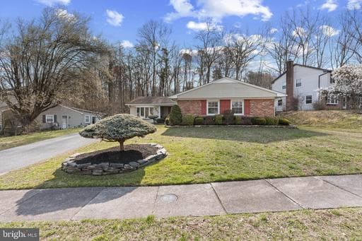 603 FALCONBRIDGE DRIVE - Photo 1
