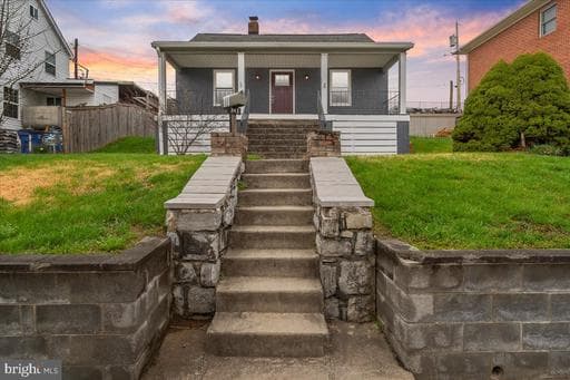 345 VALE STREET - Photo 1